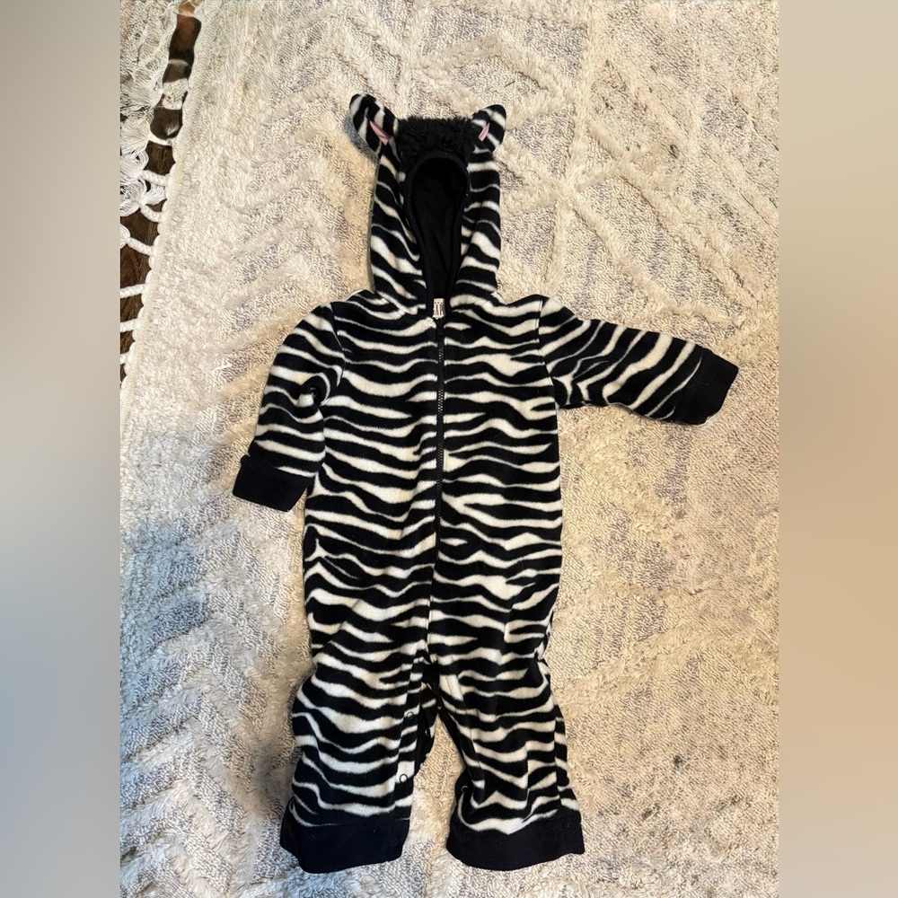 Zebra Baby Gap (oversized/warm) 1 piece fits 2-3y